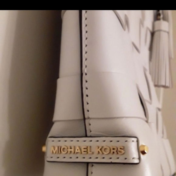 Michael Kors Vivian Large Tote - Picture 2 of 8